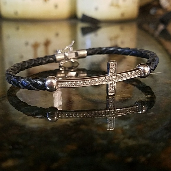 Jewelry - ❤Sideways Cross Bracelet